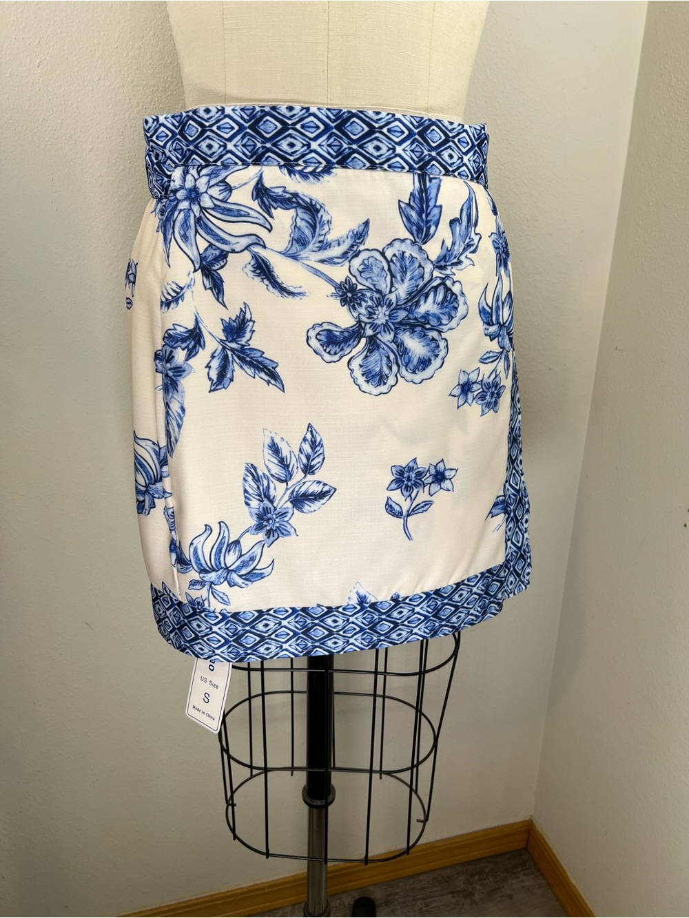 Blue Floral Border Print Mini Wrap Skirt Size Small NWT